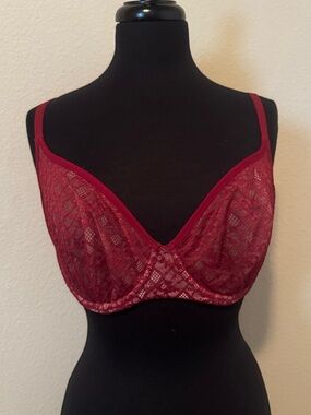 Victoria's Secret Body By Victoria Lace Underwire Bra 34DDD Burgundy